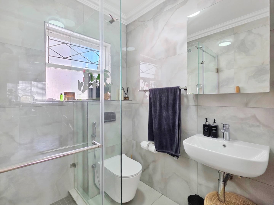 2 Bedroom Property for Sale in Sea Point Western Cape